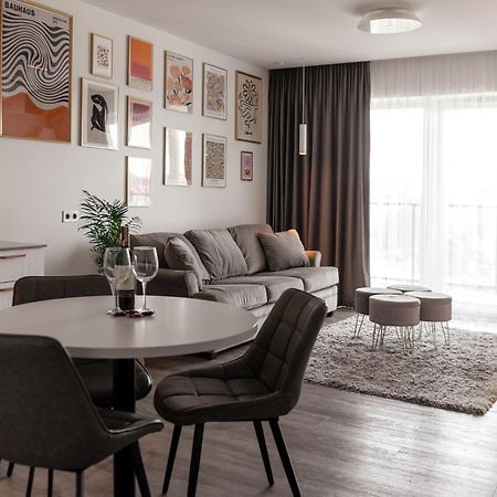 Bright Kaunas Apartment With Castle View Bagian luar foto