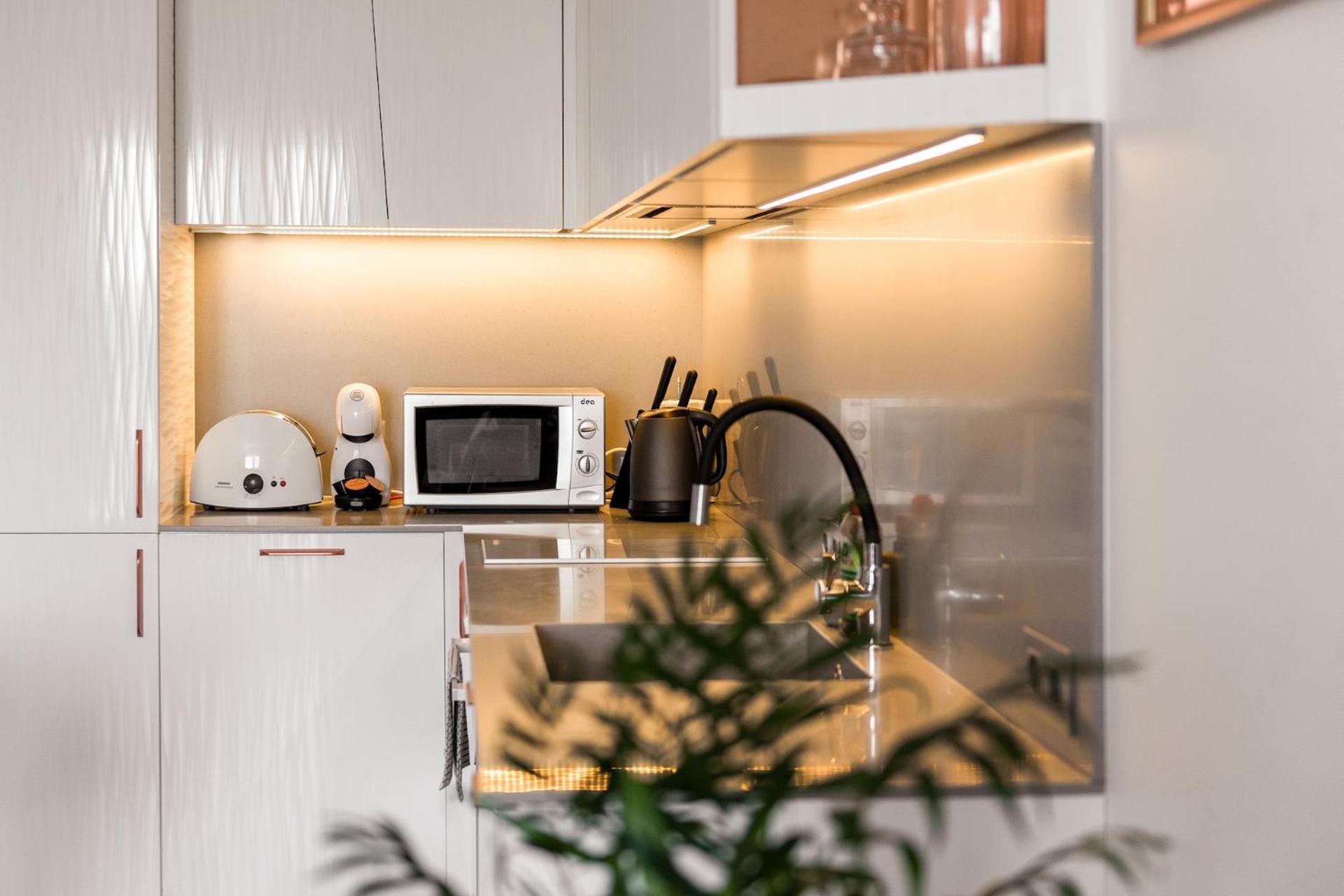 Bright Kaunas Apartment With Castle View Bagian luar foto