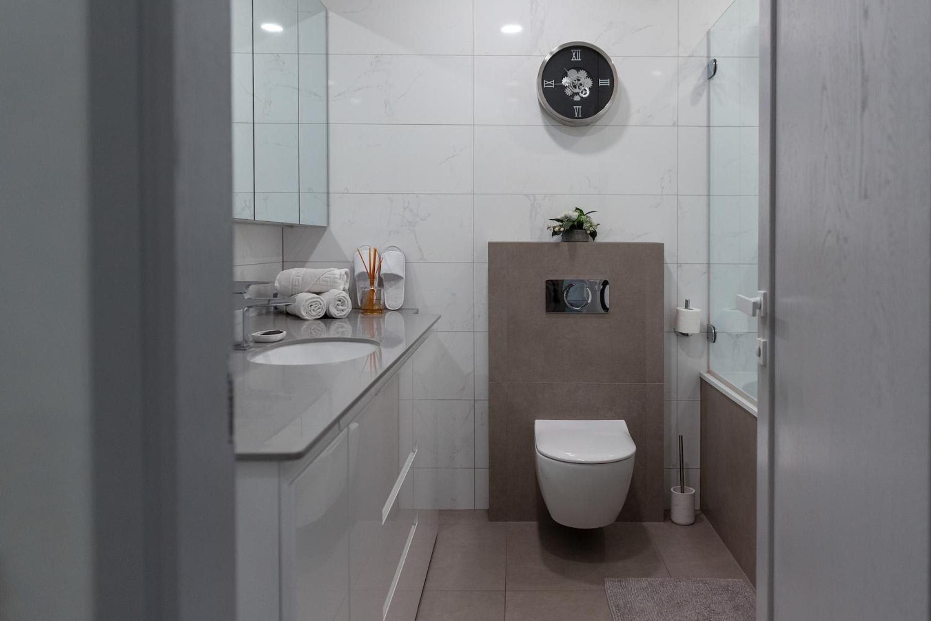 Bright Kaunas Apartment With Castle View Bagian luar foto