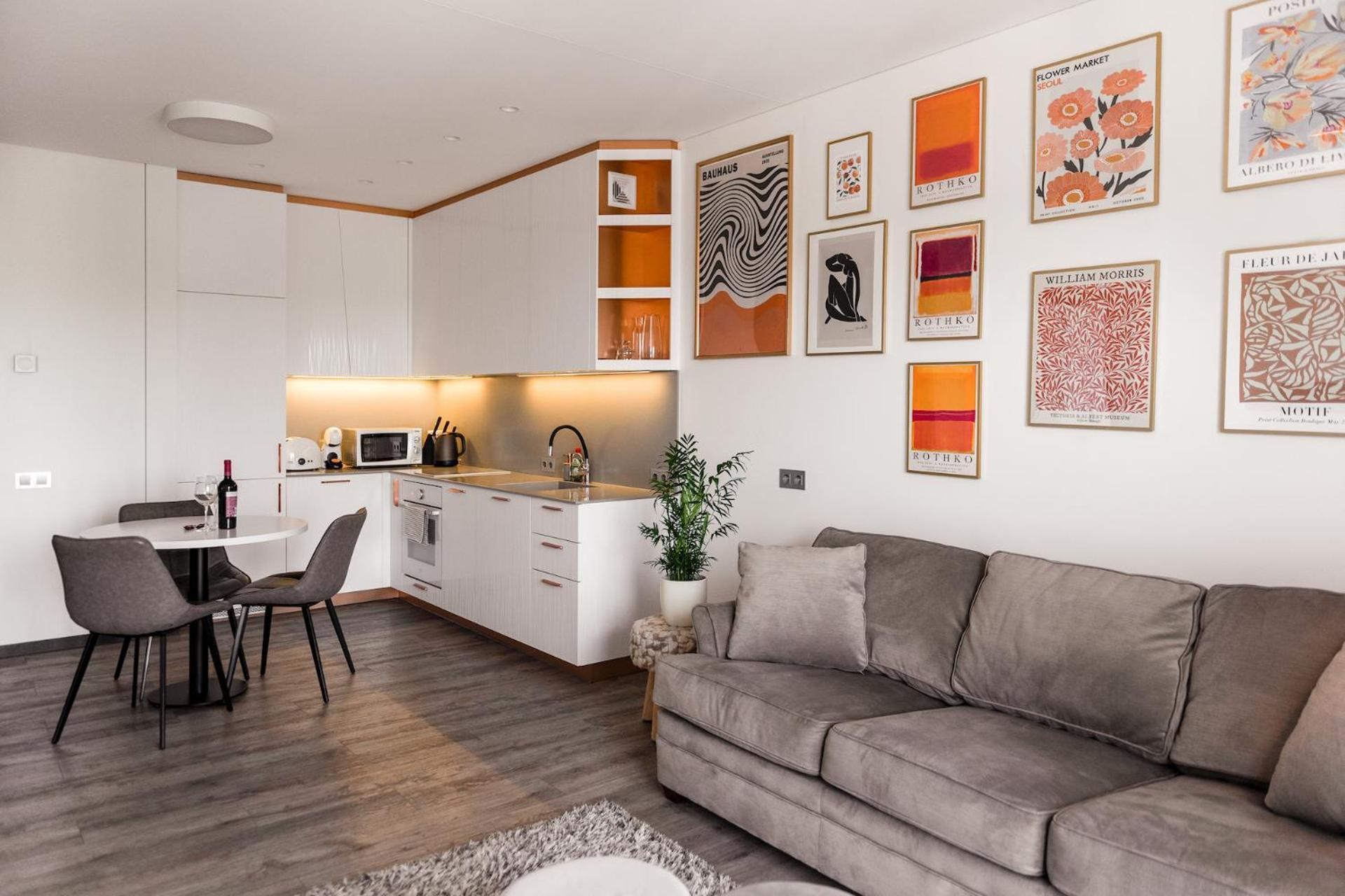 Bright Kaunas Apartment With Castle View Bagian luar foto