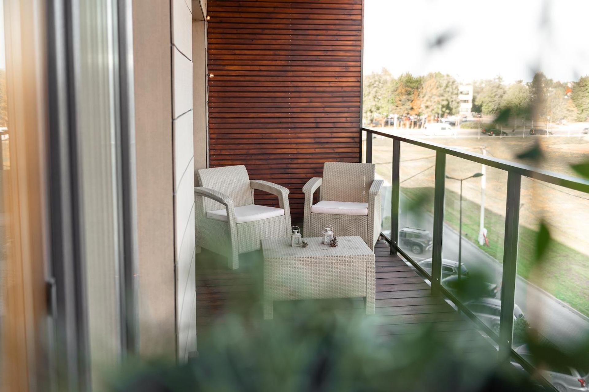 Bright Kaunas Apartment With Castle View Bagian luar foto