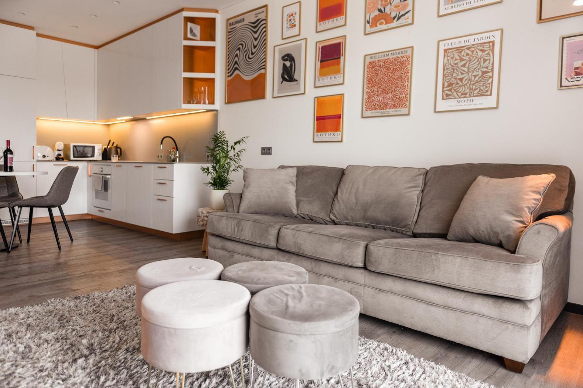 Bright Kaunas Apartment With Castle View Bagian luar foto