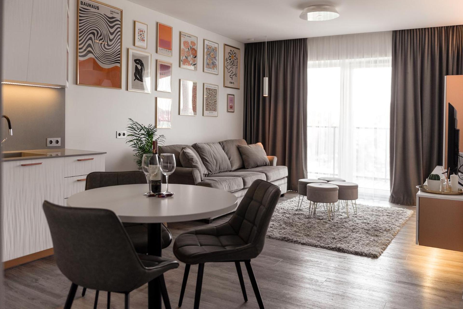 Bright Kaunas Apartment With Castle View Bagian luar foto