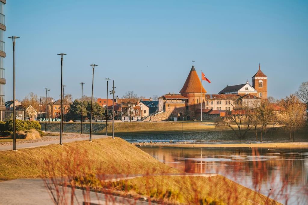 Bright Kaunas Apartment With Castle View Bagian luar foto