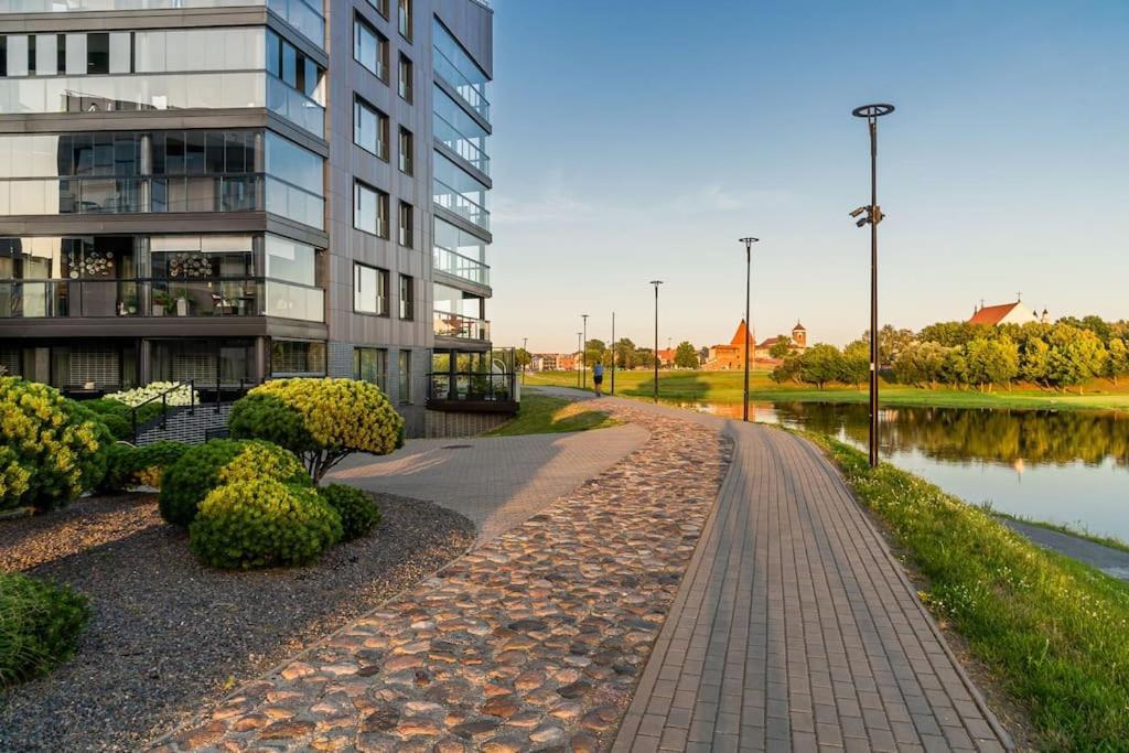 Bright Kaunas Apartment With Castle View Bagian luar foto