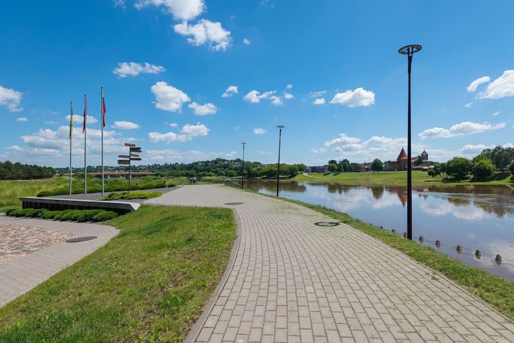 Bright Kaunas Apartment With Castle View Bagian luar foto