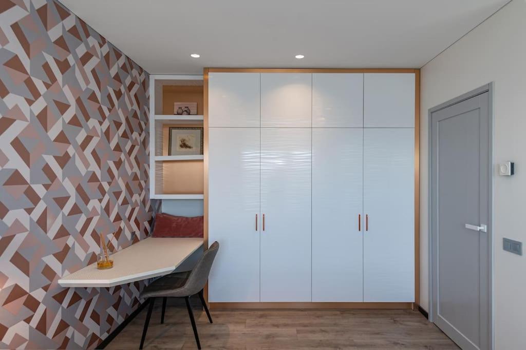 Bright Kaunas Apartment With Castle View Bagian luar foto