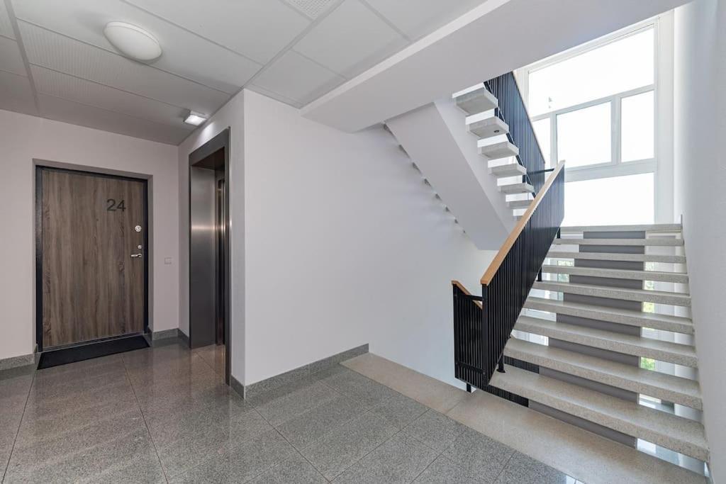 Bright Kaunas Apartment With Castle View Bagian luar foto