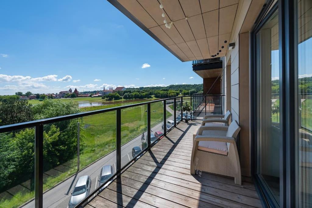Bright Kaunas Apartment With Castle View Bagian luar foto